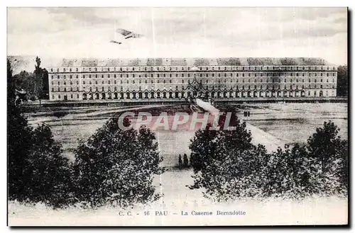 Cartes postales Pau La Caserne Bernadotte Militaria Avion