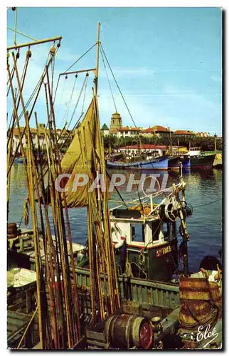 Ansichtskarte AK Saint Jean De Luz Retour de la Peche aux Thons au fond l eglise Bateaux