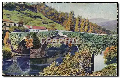 Cartes postales La Douce France Le Pays Basque Bidarray Le tres pittoresque et vieux pont en dos d ane sur la Ni