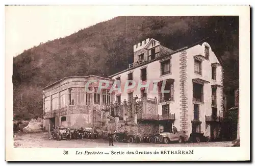 Cartes postales Les Pyrenees Sortie des Grottes de Betharram