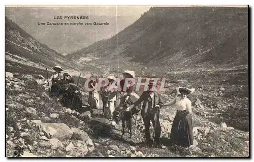 Ansichtskarte AK Les Pyrenees Une Caravane en marche vers Gavarnie Folklore Costume Ane Donkey