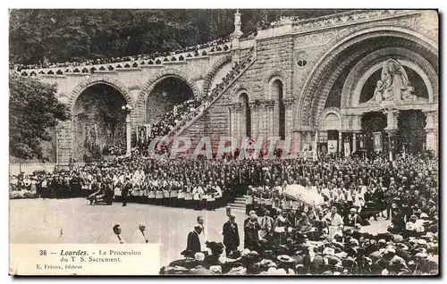 Cartes postales Lourdes La Procession du T S Sacrement