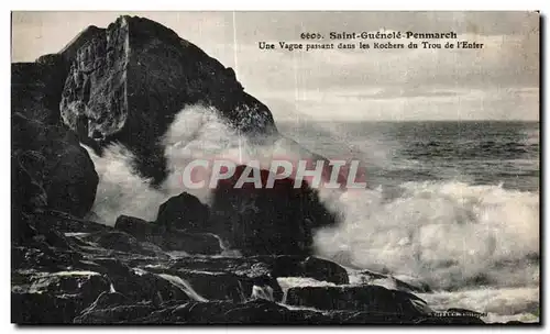 Cartes postales Saint Guenole Penmarch Une Vague passant dans les Rochers du Trou de I Enter