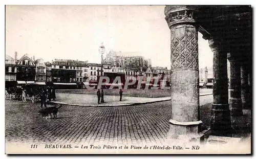 Cartes postales Beauvais Les Trois Piliers et la place de hotel de ville