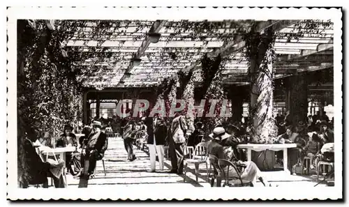 Cartes postales moderne Vichy La pergola vers le palais des sources