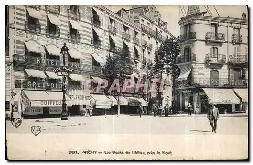 Cartes postales Vichy Les Bords de I Allier pres le Port Coiffeur Hotel d orleans