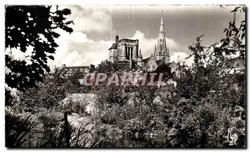 Cartes postales Guingamp La Basilique Notre Dame de Bon Secours vue du Trieux