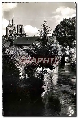 Ansichtskarte AK Guingamp Basilique Notre Dame de Bon Secours et le Trieux