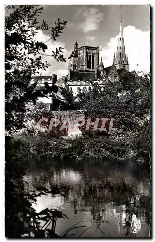 Cartes postales Guingamp Basilique Notre Dame de Bon Secours vue du Trieux