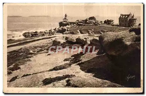 Cartes postales Cote De Granit Ploumanac h Le Phare bati sur un massif de roches