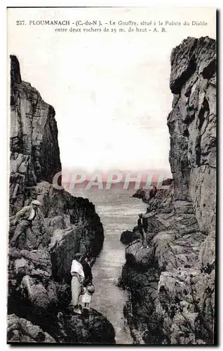 Cartes postales Ploumanac h Le Gouffre situe a la Pointe du Diable entre deux rochers de 25m de haut