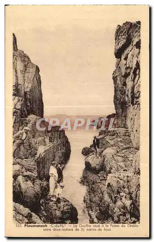 Cartes postales Ploumanac h Le Gouffre sltue a la Pointe du Dlable entre deux rochers de 25 metres de haut