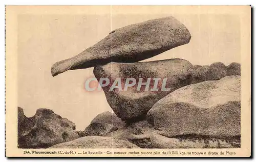 Cartes postales Ploumanac h La Bouteille Ce curieux rocher pesant de 10000 Kgs se trouve a droite du Phare