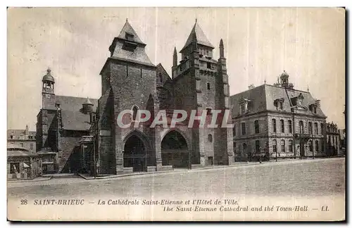 Ansichtskarte AK Saint Brieuc La Cathedrale Saint Etienne et L hotel de Ville