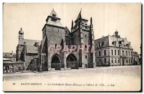 Ansichtskarte AK Saint Brieuc La Cathedrale Saint Etienne et L Hotel de Ville