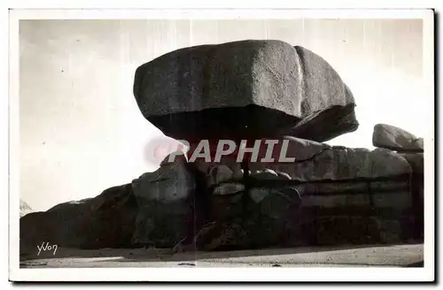 Cartes postales Tregastel Enorme Bloc de Rocher de Granit