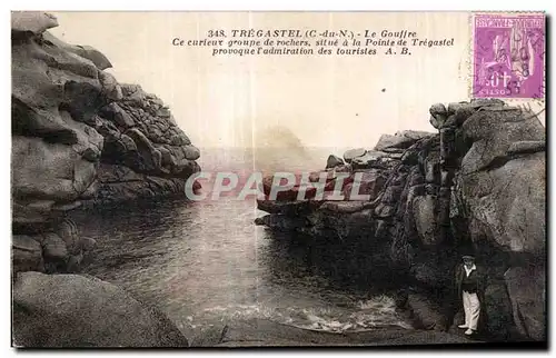 Ansichtskarte AK Tregastel Le Gouffre Ce curieux groupe de rochers situe a la Pointe de Tregastel provoque l admi