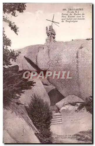 Cartes postales Tregastel Entree du Rochers du Pere Eternel sous lequel habite une famille de Troglodytes