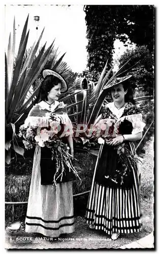 Cartes postales Cote d Azur Nicoises sur le Promenade Folklore Costume