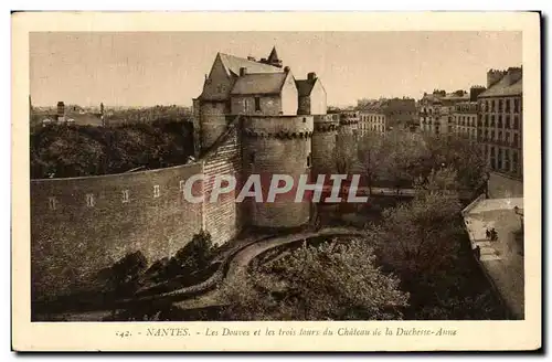 Ansichtskarte AK Nantes Les Douves et les trois tours du Chateau de la Duchesse Anne