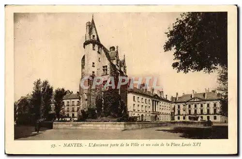 Cartes postales Nantes L Ancienne porte de la Ville et un coin de la Place Louis