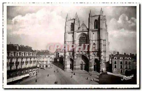 Cartes postales Nantes La Cathedrale au fond la Tour St Pierre