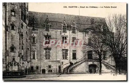 Ansichtskarte AK Nantes Cour du Chateau Le Palais Ducal