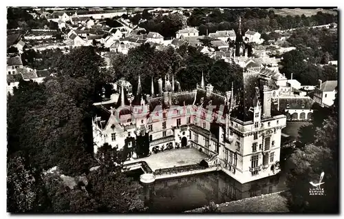 Cartes postales En Avion Au Dessus De Vigny Le Chateau La Cour d Honneur