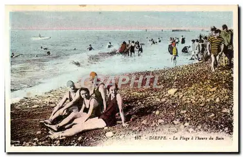 Cartes postales Dieppe La Plage a l heure du Bain Femmes Baigneurs