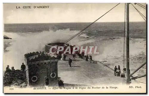 Ansichtskarte AK Biarritz Effet de Vague a La Digue du Rocher de la Vierge