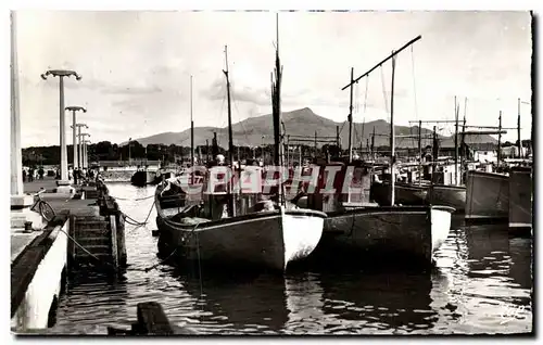 Cartes postales Saint Jean De Luz Le Port Vue vers la rhune Bateaux