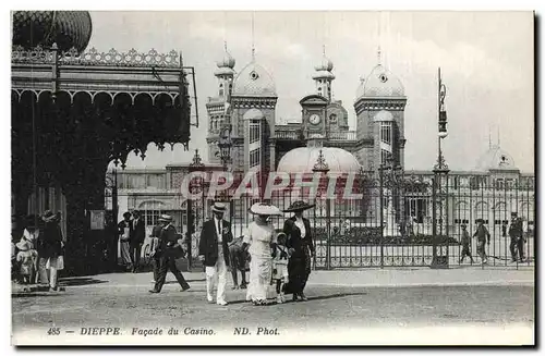 Ansichtskarte AK Dieppe Facade du casino Femmes elegantes