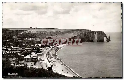 Cartes postales Etretat Vue generale vers les falaises d aval