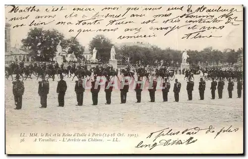Cartes postales Le Roi et la Reine d Italie a Paris A Versailles L Arrivee au Chateau Militaria Dragons