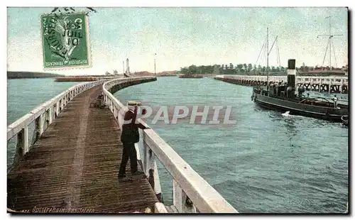 Cartes postales Ouistreham Les jetees Bateau