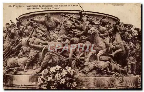 Ansichtskarte AK Troyes haut Relief du Monument des Enfants de l Aube (par Briden Sculpteur Troyen) Militaria