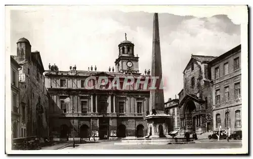 Cartes postales Arles Place de la Republique et I Obelisque