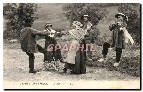 Ansichtskarte AK Types D Auvergne La Bourree Folklore Costume