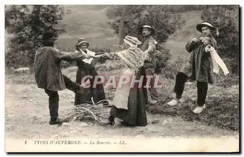 Cartes postales Types D Auvergne La Bourree Folklore Costume