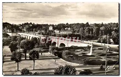 Cartes postales Tours Le Grand Pont de Pierre sur la Loire et la Statue de Rabelais The Big Stine Bridge onthe L