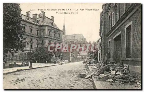 Ansichtskarte AK Bombardement d Amiens La Rue Victor Hugo Victor Hugo Street Militaria