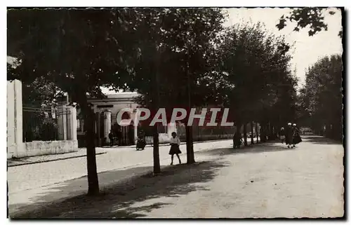 Cartes postales Compiegne Caserne et cours