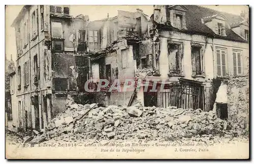 Ansichtskarte AK Guerre de 1914 Senlis Groupe de maisons detruites militaria