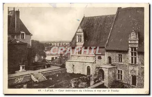 Cartes postales Laval Cour interieure du Chateau et vue sur le Viaduc
