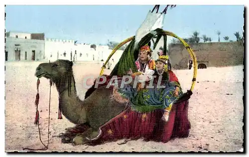 Cartes postales moderne Afrique du Nord Scenes et types Fathma et Aicha en promenade Camel chameau