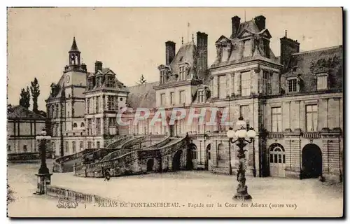 Cartes postales Palais de Fontainebleau Facade sur la Cour des Adieux