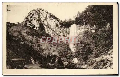 Cartes postales Jura De St Claude a La Faucille Cascade et rocher dit du Chapeau de Gendarme
