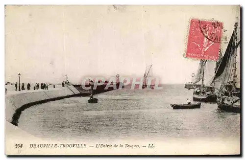 Cartes postales Deauville Trouville L Entree de la Touques Bateaux