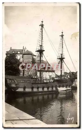 Cartes postales Honfleur La Lieutenance (XVI e S) Et Plzarra (Reproduction de la Caravelle de Christophe Colomb)