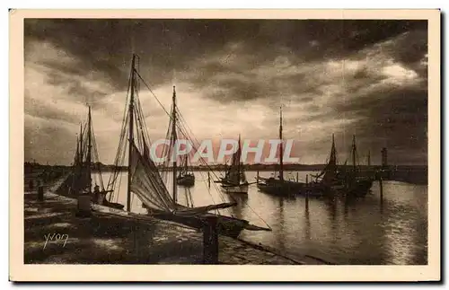 Cartes postales La Douce France Royan Le port un soir d orage Bateaux